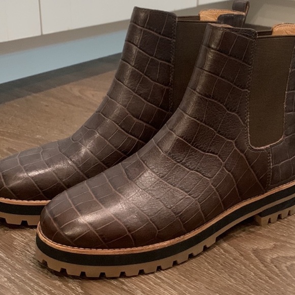 Madewell Ivy Chelsea Boot in Croc Embossed Leather - Dark Coffee Size 8 - Picture 2 of 9